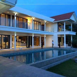 An Impressive villa in Cape...