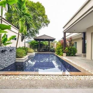 Cozy pool villa in Rawai,...