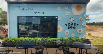 TOAST EGG@bangchak Chaofah рядом с АЗС хвалят за пухлое яйцо, но правда жесткая: мясо лежит только в верхней полосе, а не внутри