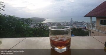 Mountain View Bar Sakda в Патонге — высоко расположенный семейный бар с лучшим панорамным видом на Пхукет, идеальный спот для заката и сандaунеров