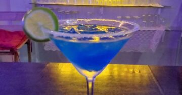 WOW bar — место, где чужих не бывает: дружелюбный персонал, отличный пул стол и качественный алкоголь, но вечерами бывает слишком громко — стоит ли идти?