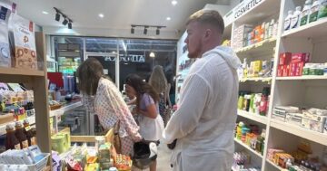 Почему жители и туристы выбирают ร้านขายยาพิลเบอร์รี่ PILLBERRY PHARMACY аптека — русские наклейки, быстрая помощь, доступные цены и большой ассортимент