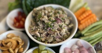 Как выжать максимум в Tu Kab Khao Restaurant Phuket: заказывайте тушёную свинину и креветки с солью и чили, не доверяйте названию рыбы и просите Кан