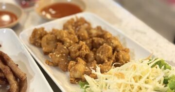 Секрет Пхукета: неприметный Ekachai Kai Ob, где местные штурмуют исанскую курицу, цены как у рынка, но будьте готовы к жгучему перцу и гугл переводчику без парковки