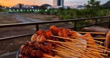 Маленькая забегаловка с огненным мяла: от безумной страсти до слёз прощания — ребята зарядят телефон и сделают последний ужин незабываемым