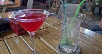 Mandos Bar в Karon-Kata — легендарные тропические коктейли из VW camper van, отличное соотношение цены и качества и тёплая дружелюбная атмосфера