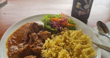 Тихий Bunny Restaurant вдали от дороги: большие порции, тайско‑австрийская еда по низкой цене и хозяин, который помогает семьям