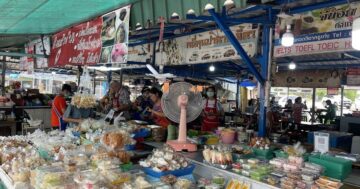 Cham-Cha Local Market в Пхукет старом городе — открывается с шести утра, почти без туристов; местные завтраки, дешёвые спринг-роллы и подсказка когда подают попия