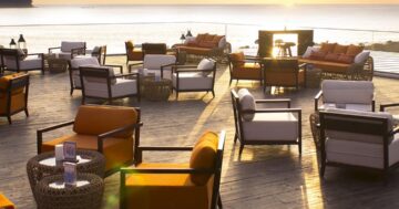 On The Roof: крыша Novotel с потрясающим видом на закат — идеальное место для романтического фото и вечернего коктейля с живой музыкой
