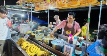 Kalim Market: пляжный вечерний рынок с 14:00 до 22:00 — дешёвый халяль стритфуд, знаменитый снэппер и тайский хотпот на матах; приходи пораньше, пока не распродали