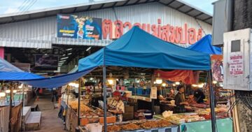 Рынок ตลาดแม่สมปอง Sompong Fresh Market — вечерний оазис аутентичной тайской уличной еды с большим выбором, разумными ценами, свежими продуктами и парковкой