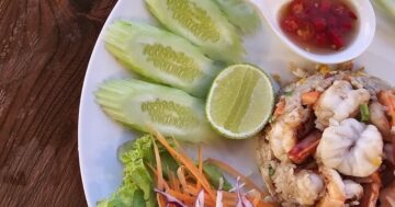 Jinny’s Cafe & Bar на Патонг Бич — скрытая жемчужина с захватывающим панорамным видом, тёплым домашним гостеприимством Джинни и атмосферой для целого дня отдыха
