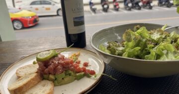 Почему гости возвращаются в So French Restaurant and Bar в Пхукете — уютная французская атмосфера, превосходная еда и освежающие коктейли у пляжа