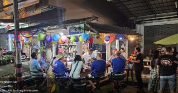 Eelephant Bar на пляже — уютный семейный бар с очень дружелюбным владельцем и низкими ценами, обязательный пункт для местных и гостей