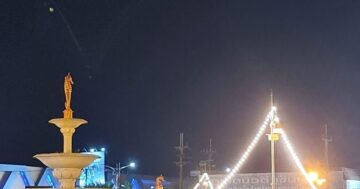 Nimit Traffic Circle (seahorse) в центре Пхукета — знаковый зелёный ориентир рядом с ресторанами и барами, но пробки усложняют подход