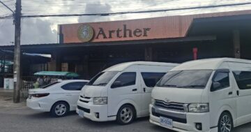 ARTHER PHUKET в Пхукете: живая музыка и настоящая тайская тусовка, но посетители предупреждают о навязываемом питье персоналом и скрытых переплатах — стоит ли идти?