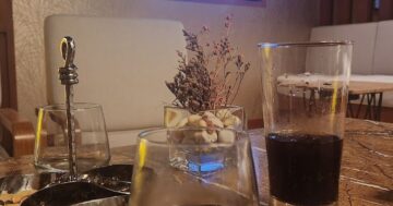 The Palm Bar в расслабленной атмосфере для разговоров и восстановления после работы — команда Egg заботится, выберите напиток и музыку