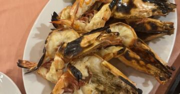 Savoey Seafood врывается в сознание: одни в восторге от свежих морепродуктов и сервиса, другие в ярости от пресных креветок и безвкусного омара — катастрофа и триумф