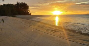 Pak Phra Beach в северной части Пхукета: скрытый рай без толп и инфраструктуры, идеален для утренней тишины, закатов и спокойного отдыха