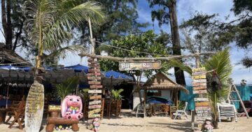 Big Bump Bar and Restaurant на пляже Банг Тао — лучшее место для морского заката: столики у воды, дружелюбный персонал, отличная еда, совет прийти за час до заката