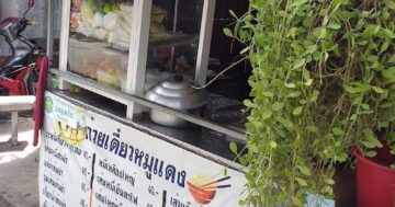 Guay Teow Moo Daeng Bang Thong взрывает вкус и бесит как шефа: лапша и внимательный сервис порой божественны, но мелкие промахи рушат весь восторг