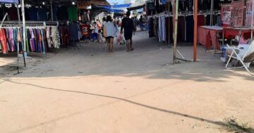 Rawai Moving Market когда лучше приезжать вечером чтобы поймать дешёвую уличную еду, свежие морепродукты и местные прилавки — расписание и советы