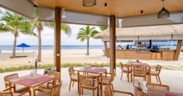 Xana beach club — великолепный вид и расслабленная атмосфера, но непостоянное обслуживание и качество напитков часто не соответствуют ожиданиям