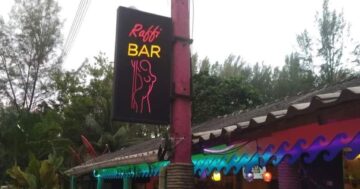Raffy Bar на пляже Най Янг — живой бар с пул‑столами, холодными напитками и дружелюбным персоналом, место, куда возвращаются гости снова