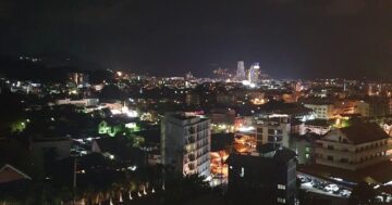 Mojjo Rooftop Bar Patong в Патонге — уединённый ретрит с потрясающими закатами, коктейлями и сервисом, делающим вечер особенным