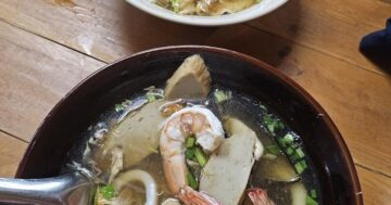 Искусственный интеллект раскрыл, почему บ้านก๋วยเตี๋ยว Noodle house в Пхукете собирает толпы: дешёвая лучшая говяжья лапша и секретные вонтоны, которые вас удивят