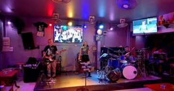 Sutin Bar в Кароне — живые рок‑блюз выступления и дружелюбный персонал, создающие лучшую ночную атмосферу на острове и настоящий кайф до утра