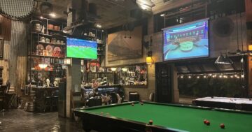 Tongkah Tin Syndicate в Таиланде: атмосферный бар при отеле с впечатляющим декором и отличными коктейлями, но шумный и больше семейно-детский, не для спокойного вечера