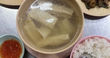 Что скрывает ข้าวต้มเขารัง: ночной магнит для голодных с бюджетным меню и отличным сервисом, но резкие перепады вкуса, очереди и плохая парковка