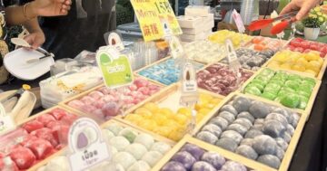 Почему Boat Avenue Night Market каждую пятницу собирает толпы: лучшие уличные блюда, живая музыка и уют без навязчивых продавцов