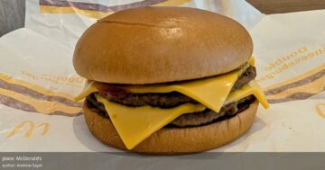 McDonald’s в торговом центре: вежливые сотрудники, чистота и бесплатные розетки, но офиоз, торопливость персонала и постоянно холодная фри — почему так низко рейтинга?