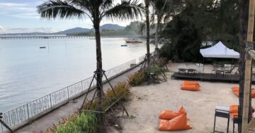 White Rabbit Beach Club — прекрасный пляжный клуб у воды, но ждите долгих ожиданий и завышенных цен при автобусных группах: когда ехать чтобы не испортить вечер
