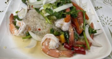 KoMoo Restaurant шокирует и восхищает одновременно: местная тайская еда безупречно свежая и дешевая, но англ меню сбивает с толку