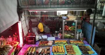 Уличные столики и только наличные, но морепродукты здесь бомбят — омары и крабы настолько свежие, что я в ярости и в восторге одновременно