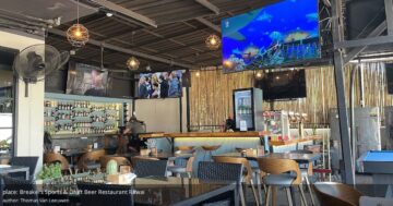 Breakers Sports & Draft Beer Restaurant Rawai — круглосуточный спортбар в Раваи с лучшим английским завтраком, множеством кранов пива, видом и коворкингом