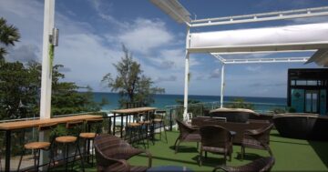 Starz Rooftop Bar & Lounge в Кароне: секрет идеального заката на крыше — панорамный вид на пляж, тёплая подача и атмосфера, ради которой возвращаются
