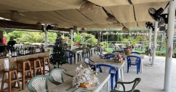 Lom Nuea by The Beach Bar раскрывает скрытую правду: дешёвая еда и вид на залив, но отзывы выдают нестабильный сервис — что скрывают посетители