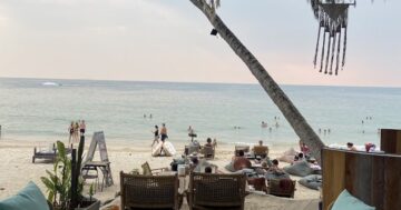 YUUHI BEACH CLUB & KARAOKE в Патонге Банг Тао: скрытая пляжная жемчужина с видом на океан, исключительным сервисом и энергичным караоке вечером