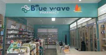 Почему Blue wave pharmacy аптека 药店 стала популярной среди местных: заметно более низкие цены на лекарства в районе при работе ежедневно с 10 до 22