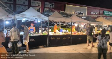Ruam Jai Night Market @ Thai Wassado — растущий ночной рынок: по вечерам несколько дней в неделю большой выбор еды, живая музыка, места для сидения и много парковки