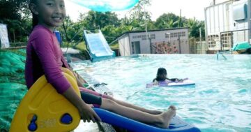 Секрет สระว่ายน้ำเนินเขาโต๊ะแซะ — вид как в инстаграме и добрый хозяин, но бассейн мелкий и спокойный: идеально для семей, не для искателей изысков