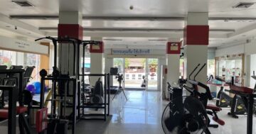 DELTA Fitness & ViperworX Muay Thai — укомплектованный зал с множеством беговых дорожек, персонал и тренер Джиап рекомендуются, без кондиционера, открыт ежедневно 7–21