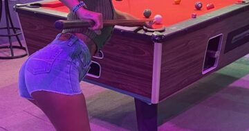 Mai Tai Beach Bar Massage and Nightspot — бар, где мигом избавят от скуки и плохого настроения: живая пляжная атмосфера, общительные девушки и весёлый отдых