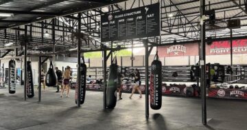 Phuket Fight Club в Пхукете: женские Muay Thai с Zoe и Peach, легендарный Jiu Jitsu, йога и единственная претензия по субботним занятиям
