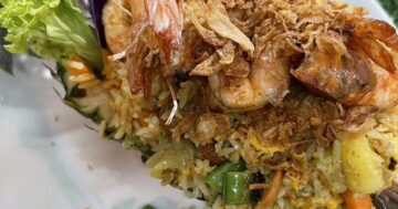 Почему местные семьи бросают модные рестораны ради Khaokhad Halal Food&Drinks: домашняя свежесть халяль, доступные цены, вид и персонал как бабушка