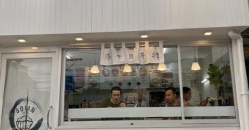 Этот крошечный японский уголок в Kathu с занавеской на входе и без англ.персонала кормит семью вкусно и дёшево — правда, места мало